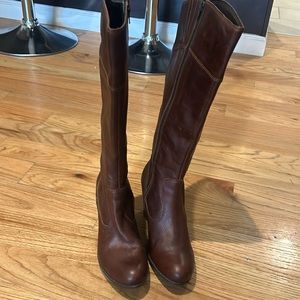 Genuine leather boc boots. Brown color size 7 or 38. Great condition.